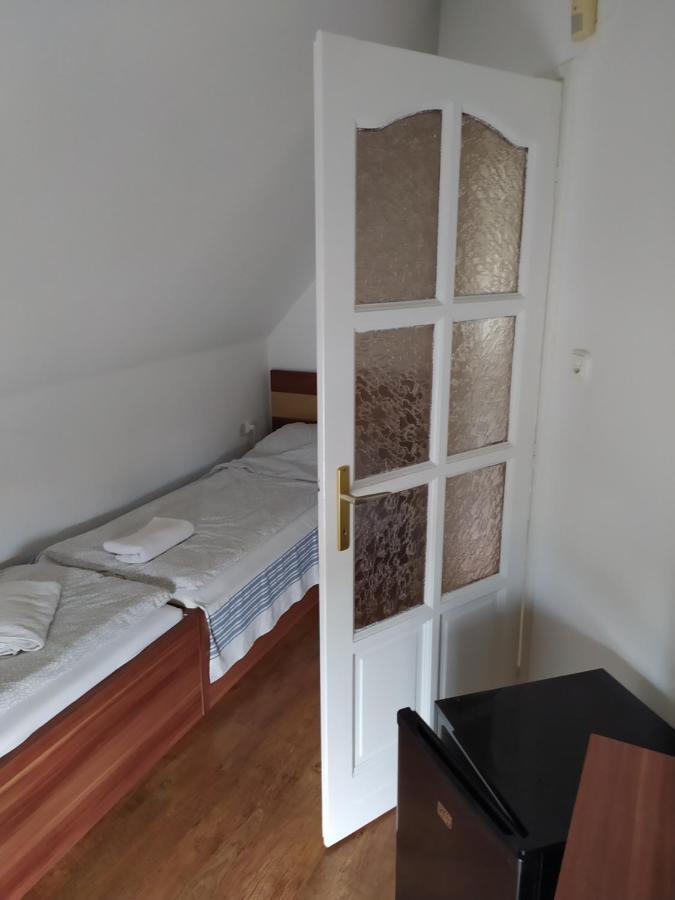 Tassi Halaszcsarda-Karasz Haz Exterior photo