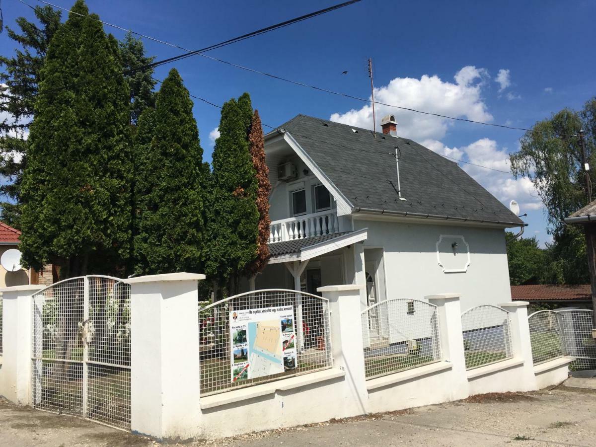Tassi Halaszcsarda-Karasz Haz Exterior photo